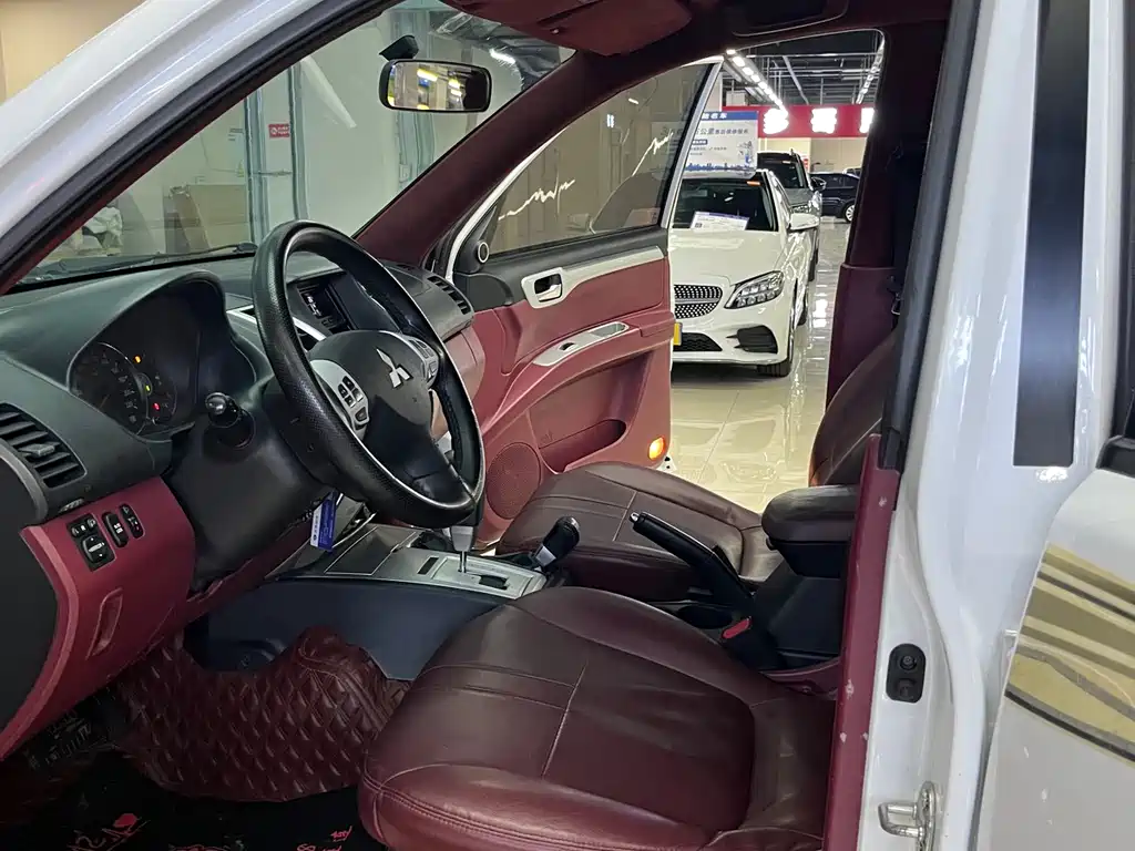 Mitsubishi Pajero Sport 2013 3.0L AT Executive