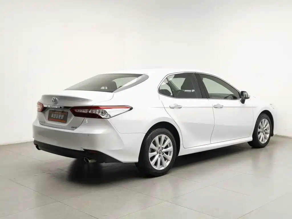 Toyota Camry — миниатюра 2