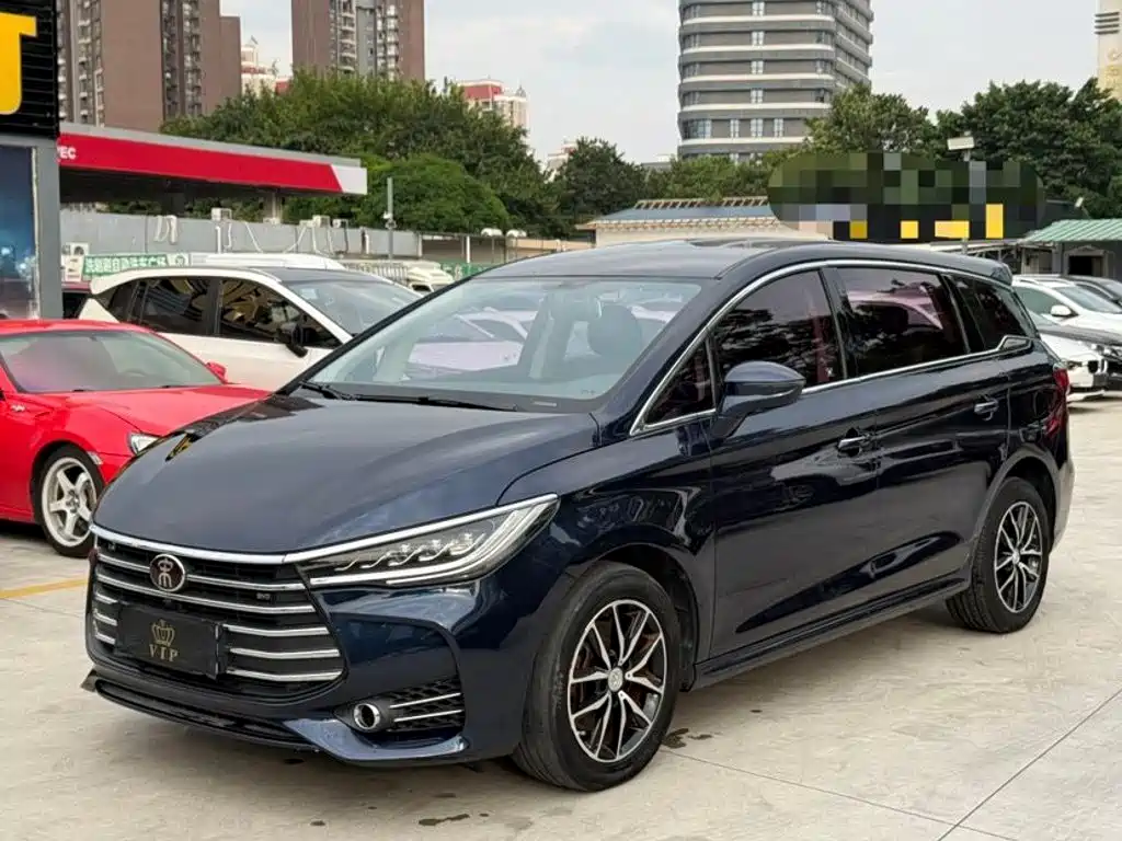 BYD MAX
