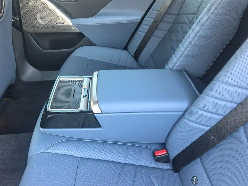 BMW 5 Series — миниатюра 13