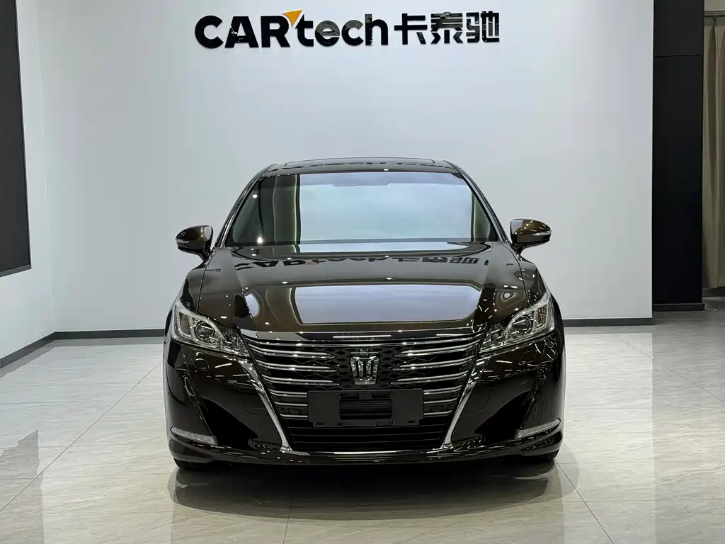 Toyota Crown — миниатюра 2