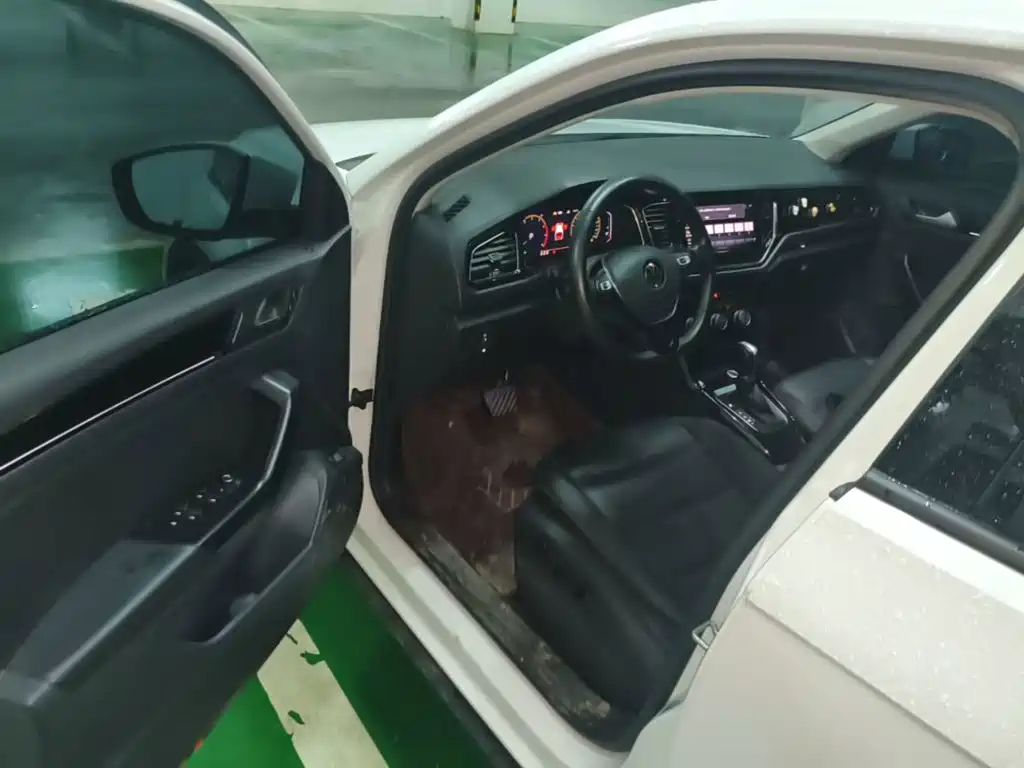 Volkswagen T-Roc — миниатюра 21