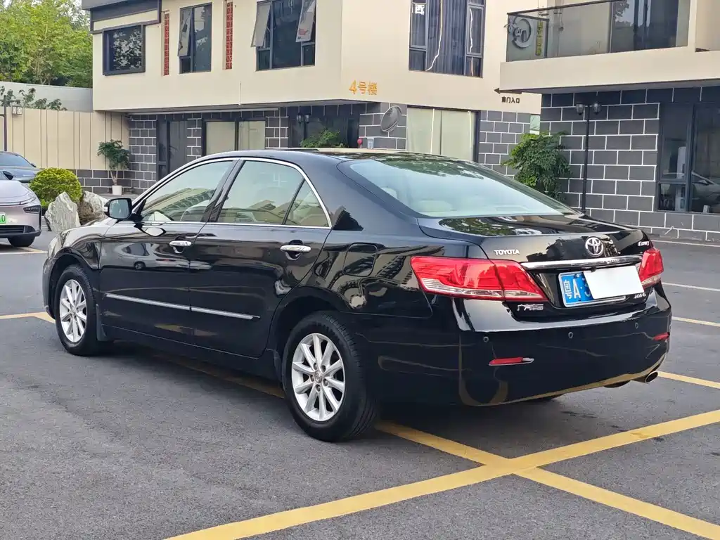 Toyota Camry — миниатюра 4