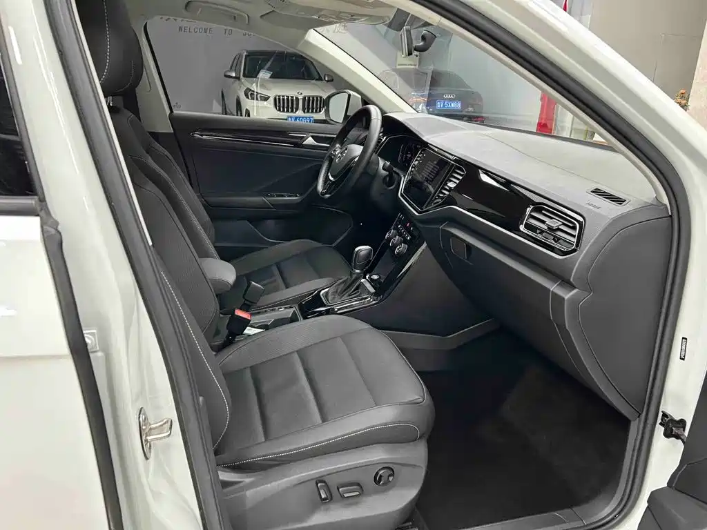 Volkswagen T-Roc — миниатюра 8