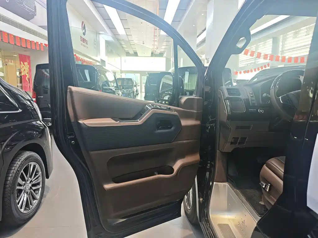 Toyota HiAce 2025 3.5L AT