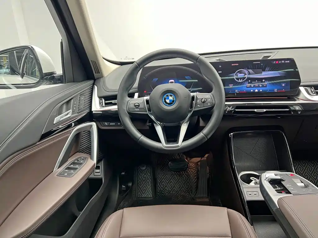 BMW iX1 — миниатюра 20