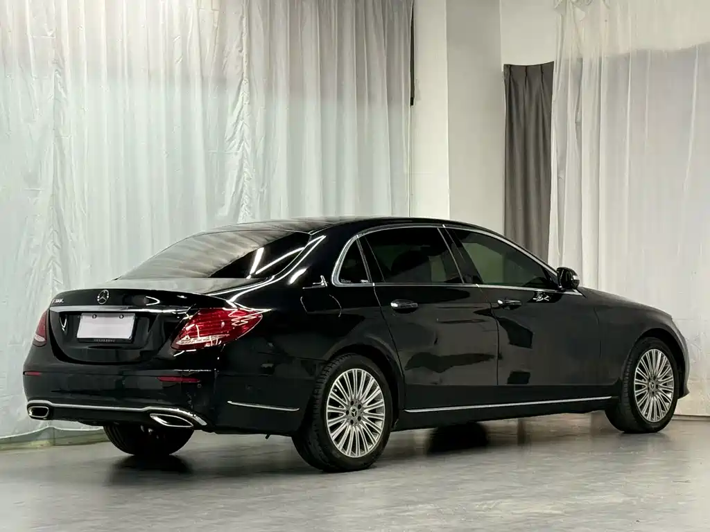 Mercedes-Benz E-Class — миниатюра 3
