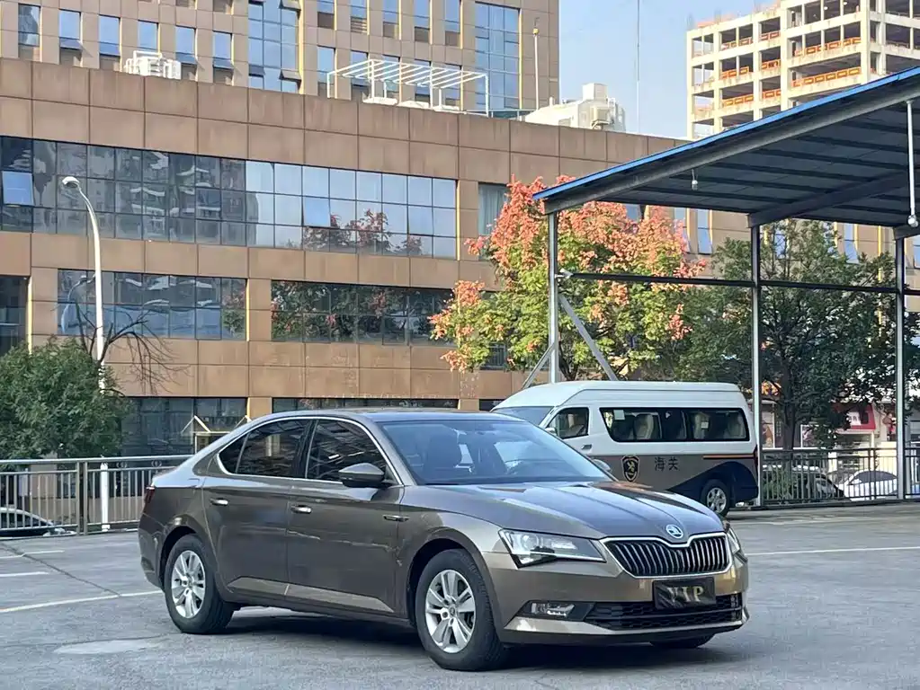 Skoda Superb — миниатюра 13
