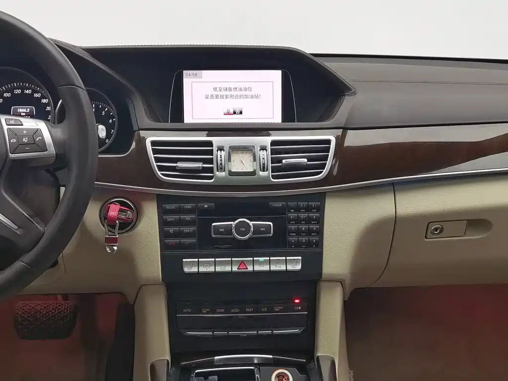 Mercedes-Benz E-Class — миниатюра 12