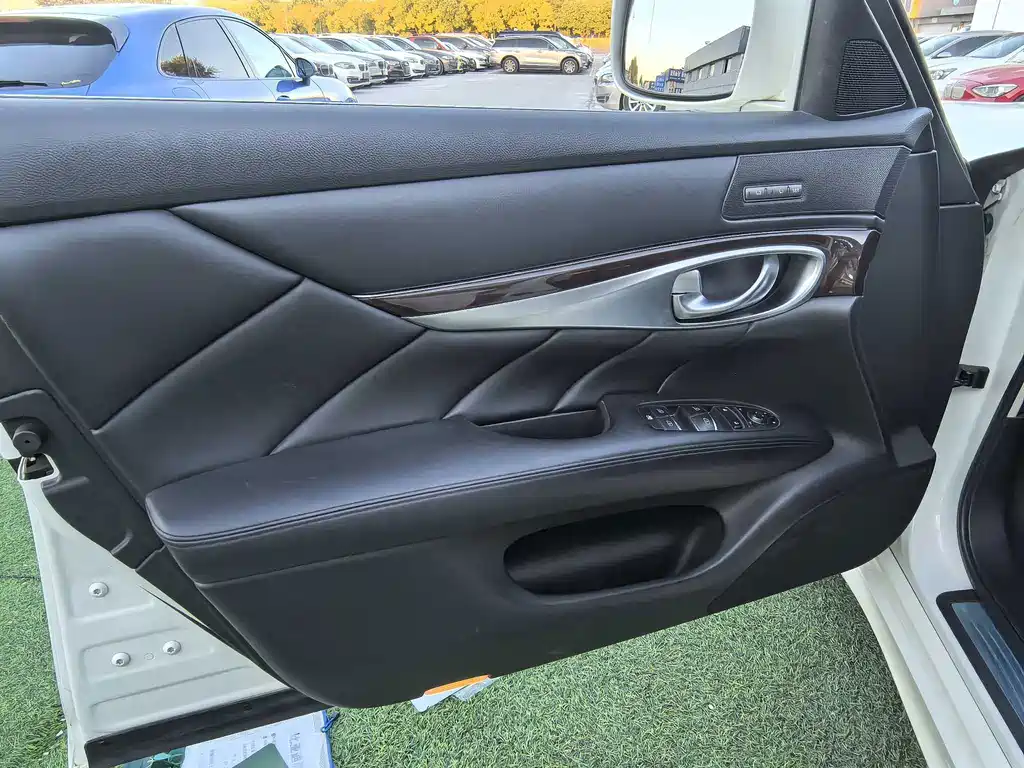 Infiniti Q70 — миниатюра 16