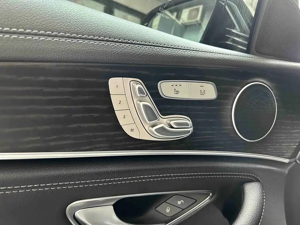 Mercedes-Benz E-Class — миниатюра 12