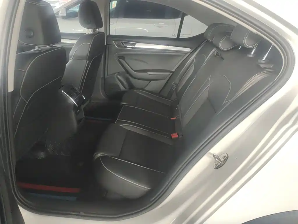 Skoda Superb — миниатюра 17