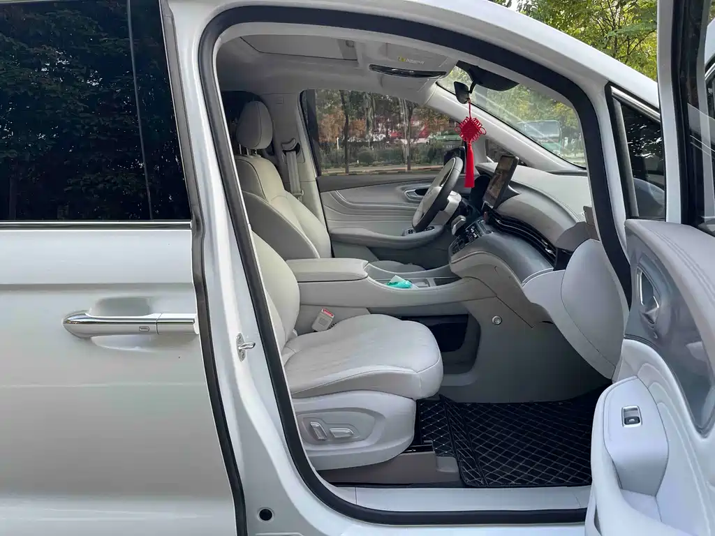 Roewe iMAX8 New Energy — миниатюра 5