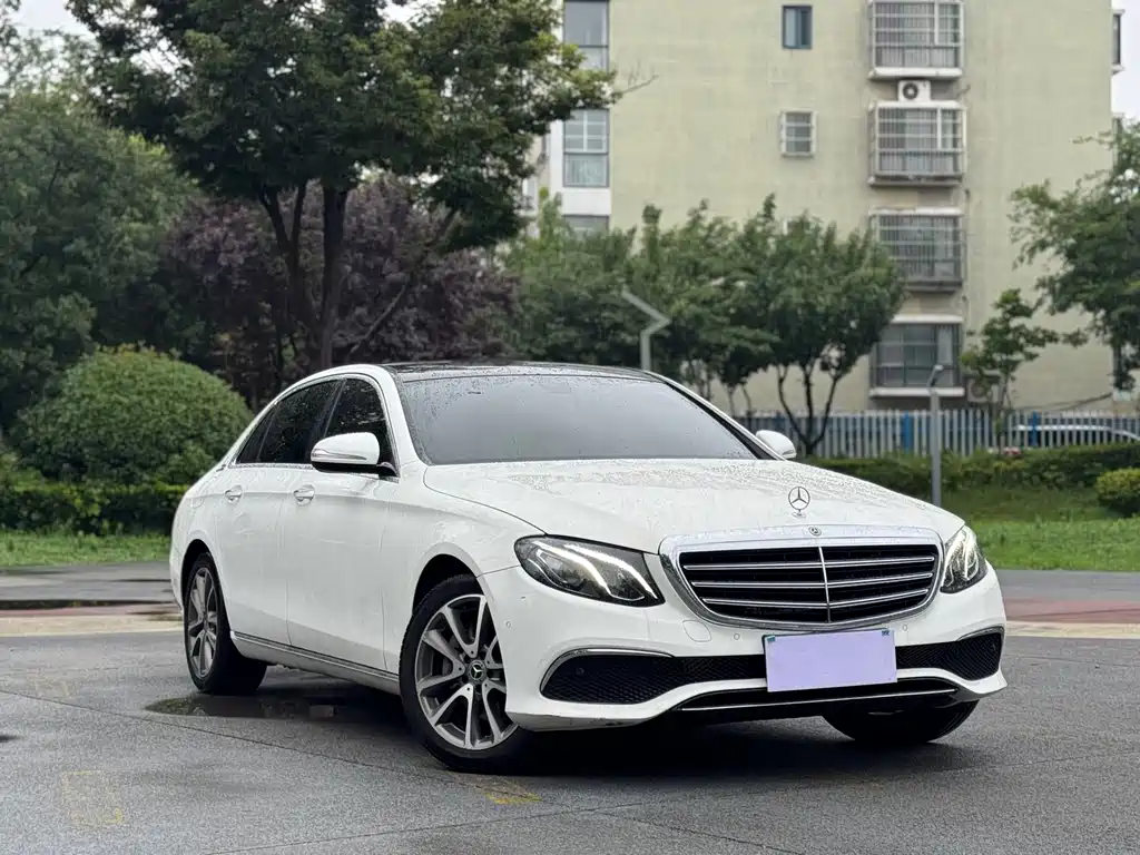 Mercedes-Benz E-Class — миниатюра 2