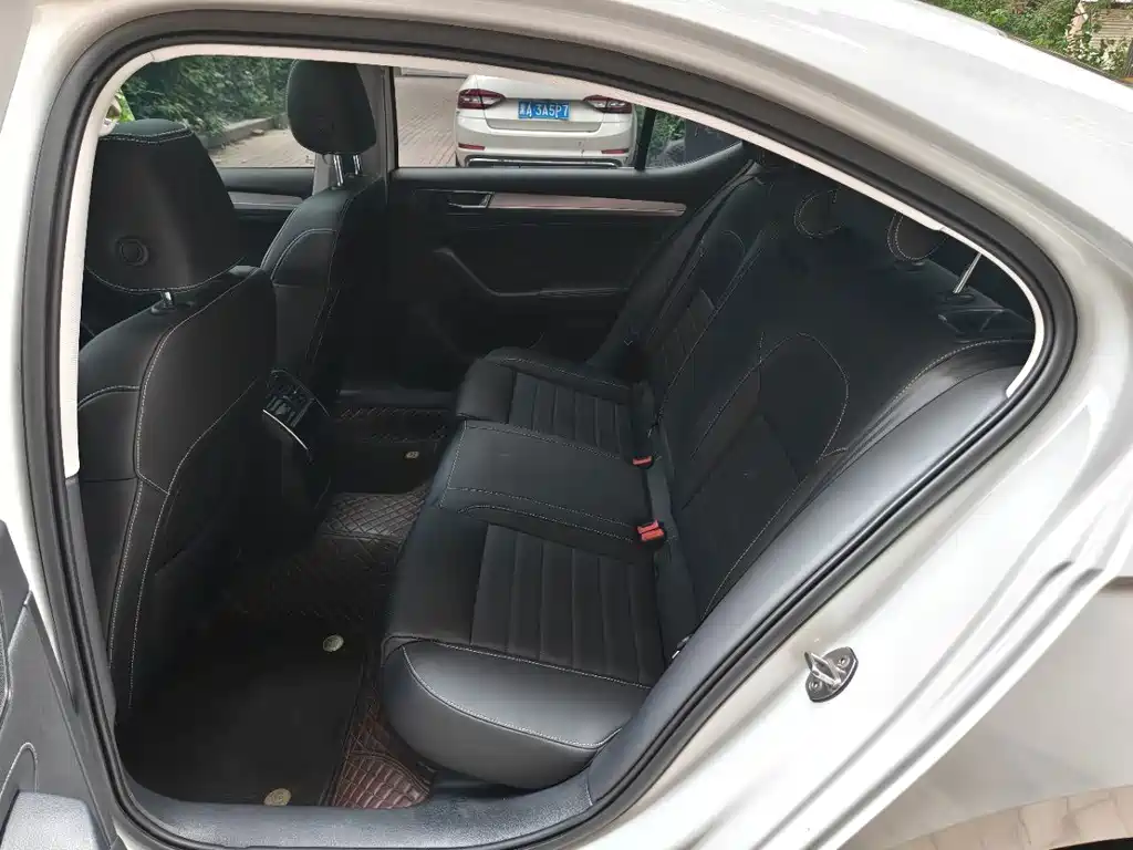 Skoda Superb — миниатюра 15