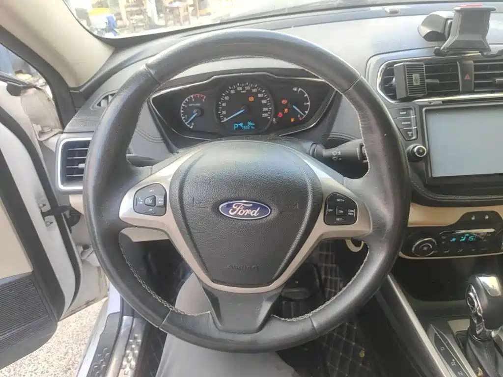Ford Escort — миниатюра 11