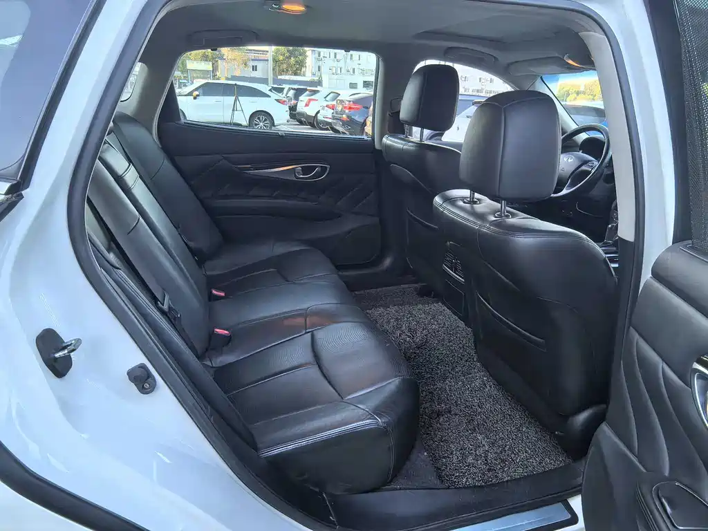 Infiniti Q70 — миниатюра 14