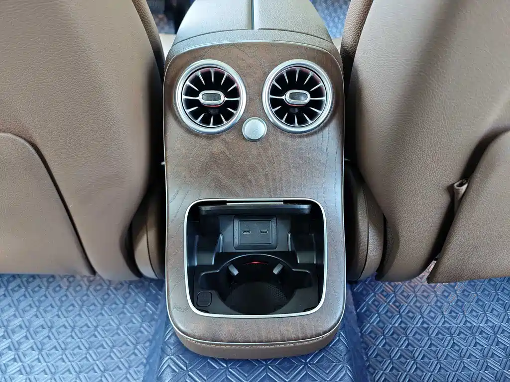 Mercedes-Benz E-Class — миниатюра 13