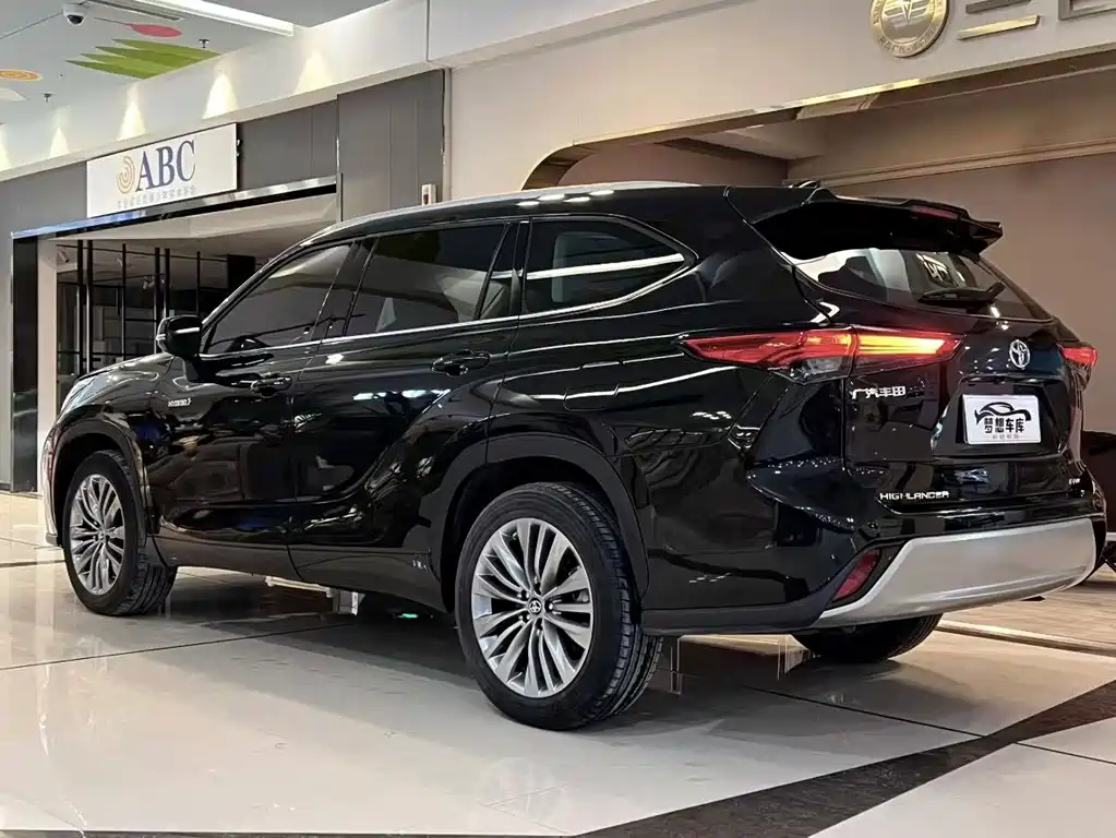TOYOTA HIGHLANDER
