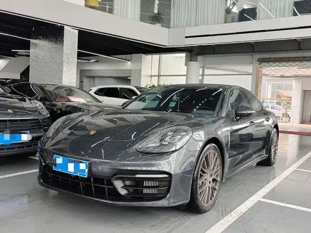 PORSCHE PANAMERA