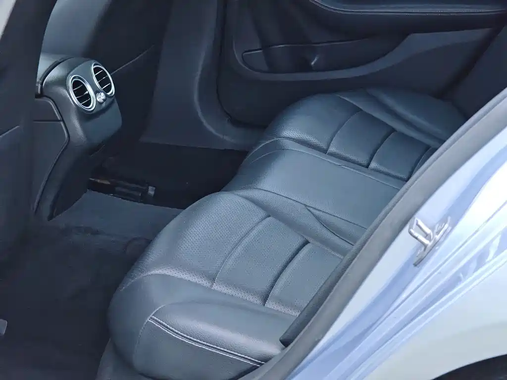 Mercedes-Benz C-Class (Import) — миниатюра 19