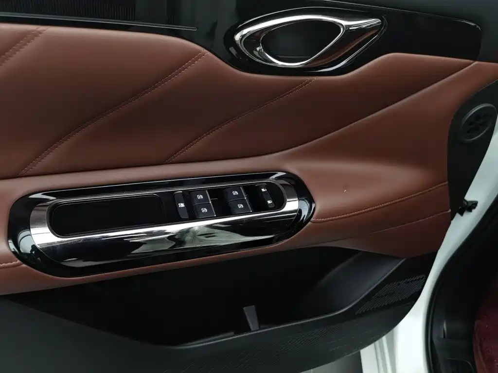 GAC Motor Trumpchi E8 PHEV — миниатюра 9