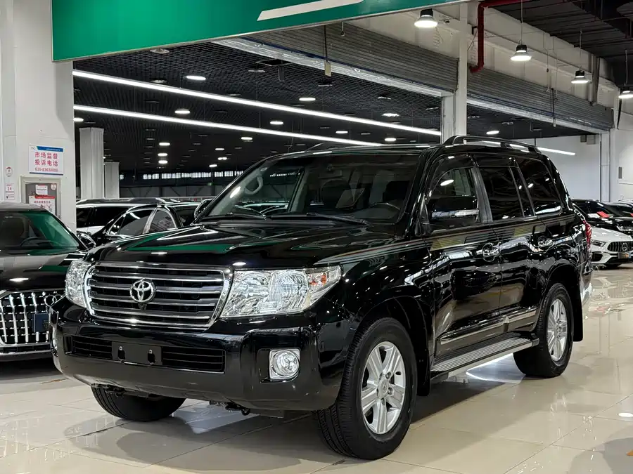 Toyota Land Cruiser фото 1