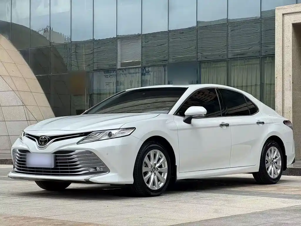 Toyota Camry — миниатюра 3