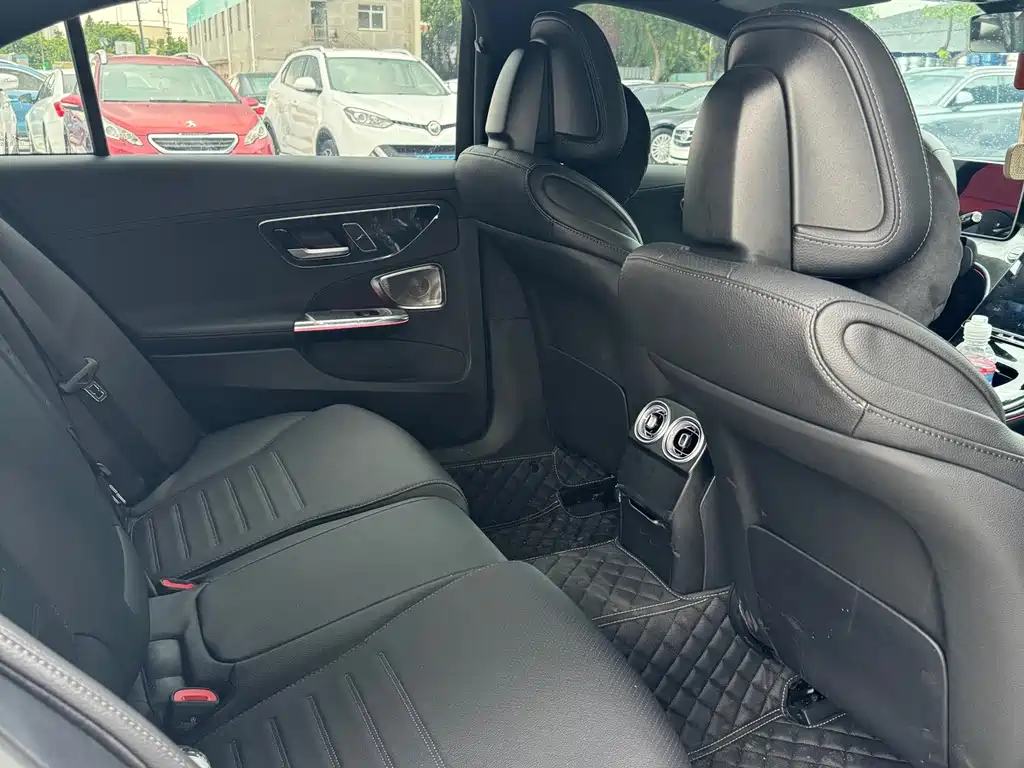 Mercedes-Benz C-Class — миниатюра 10