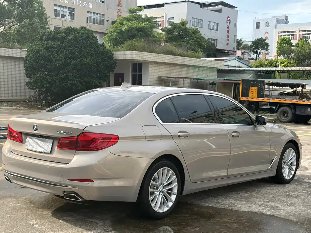 BMW 5 Series — миниатюра 4