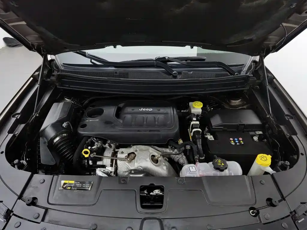 Jeep Commander — миниатюра 6