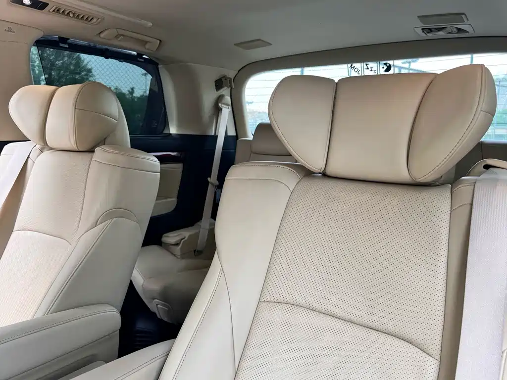 Toyota Alphard — миниатюра 11