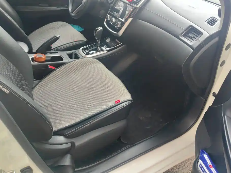 Nissan Tiida — миниатюра 8