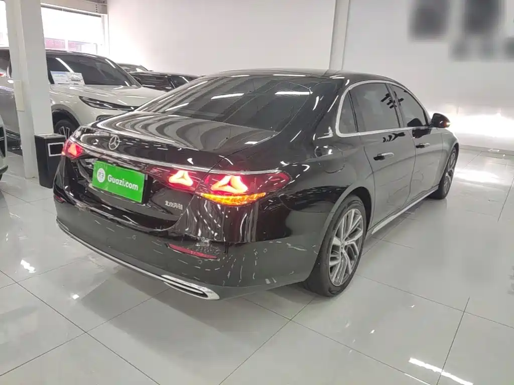 Mercedes-Benz E-Class — миниатюра 7