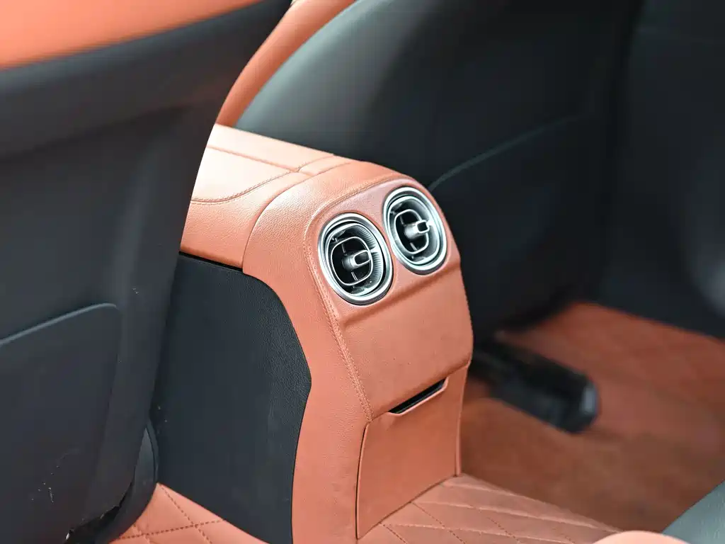 Mercedes-Benz C-Class — миниатюра 13