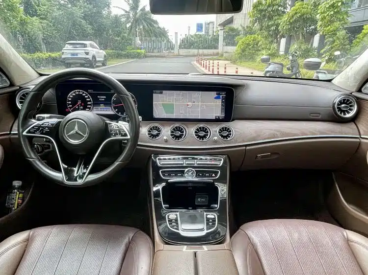Mercedes-Benz E-Class — миниатюра 6