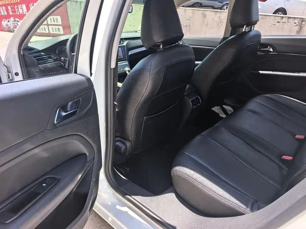 Peugeot 408 1.6T Auto Luxury Edition, фото 9