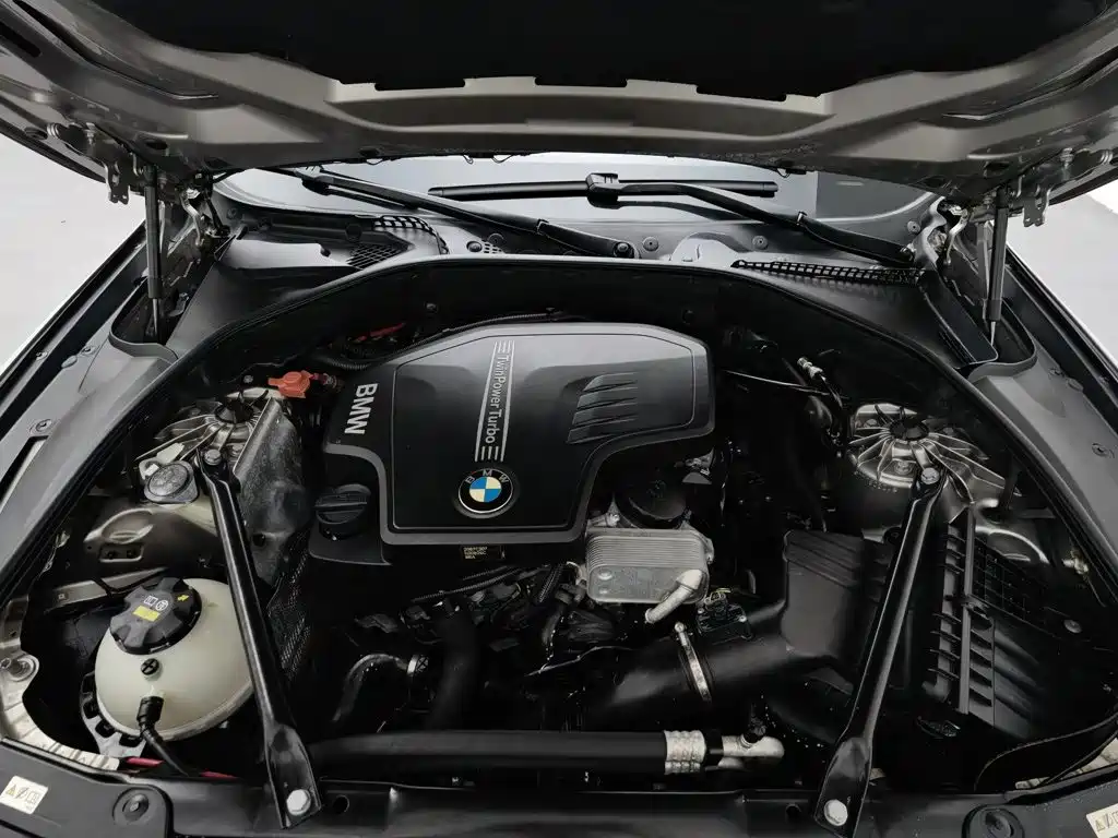 BMW 5 Series — миниатюра 6
