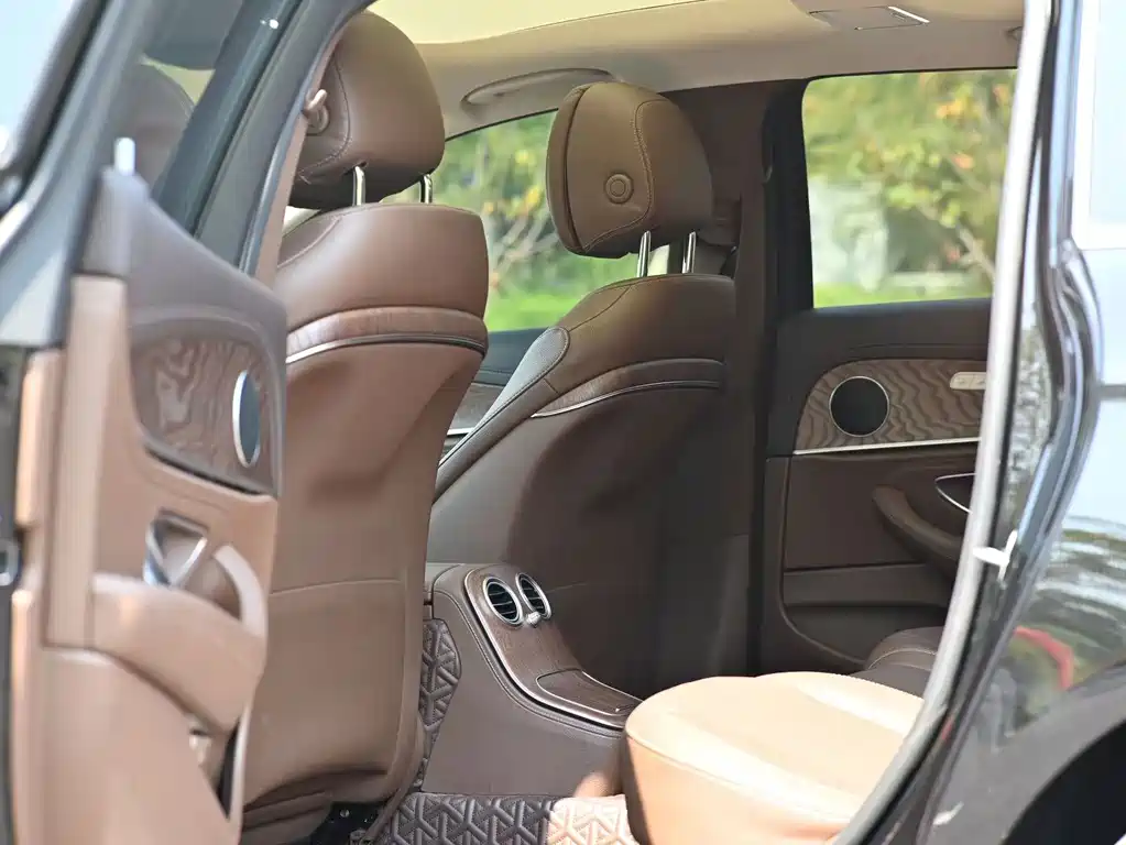 Mercedes-Benz E-Class — миниатюра 5