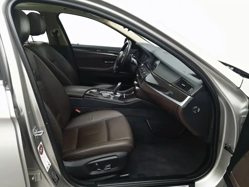 BMW 5 Series — миниатюра 23