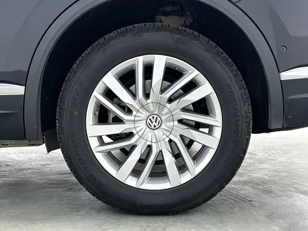 Volkswagen Touareg — миниатюра 16