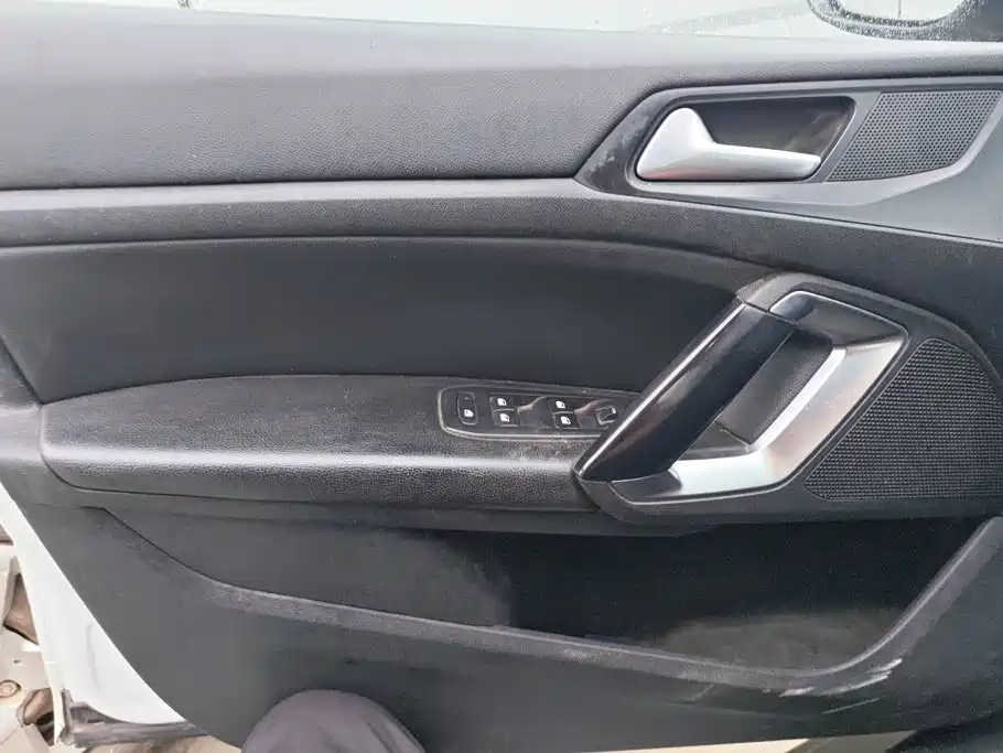 Peugeot 408 — миниатюра 7