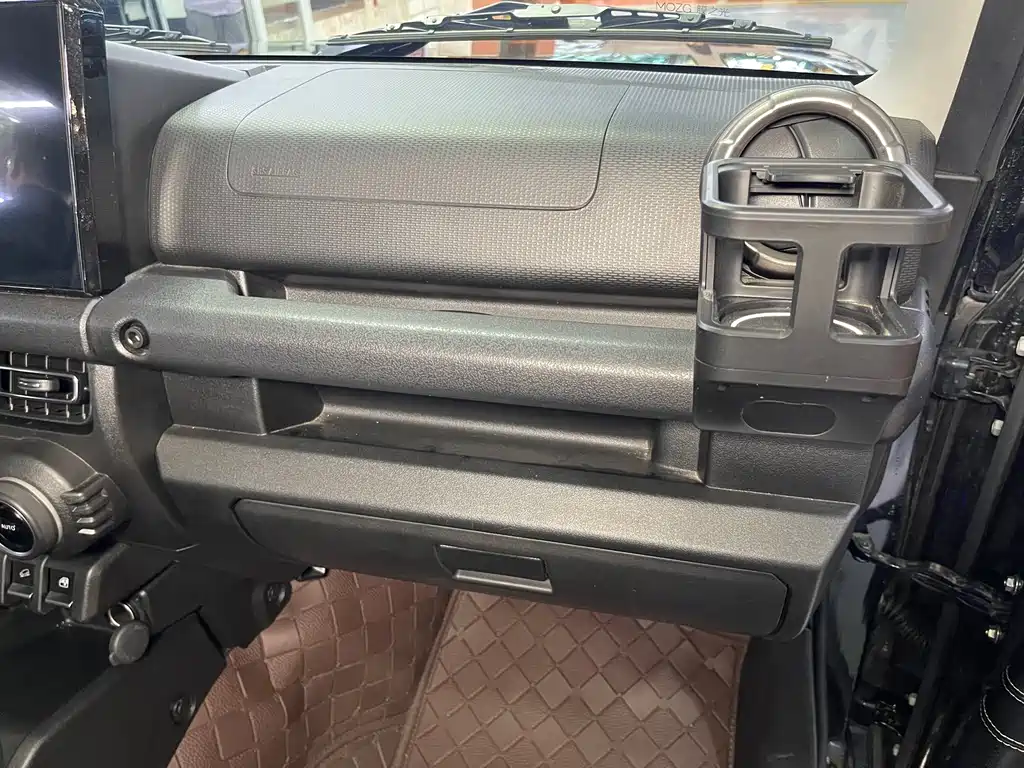 Suzuki Jimny — миниатюра 12