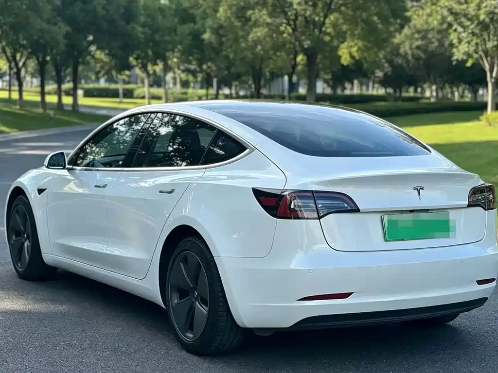 Tesla Model 3 — миниатюра 9