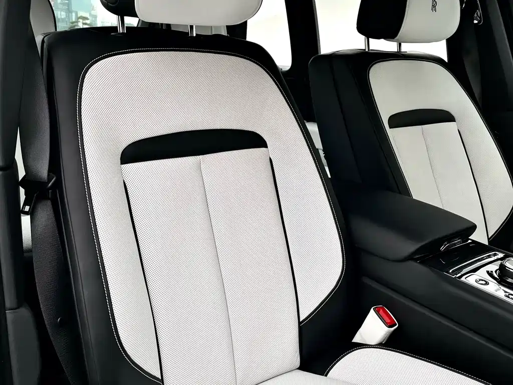 Rolls-Royce Cullinan — миниатюра 22