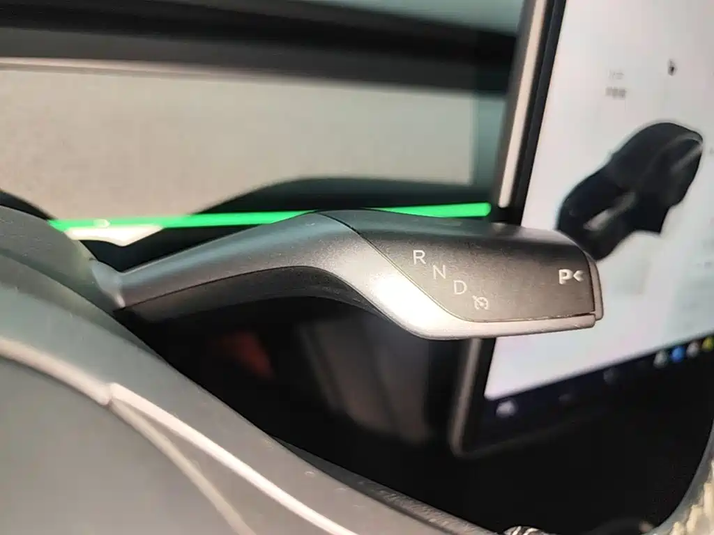 Tesla Model Y — миниатюра 14