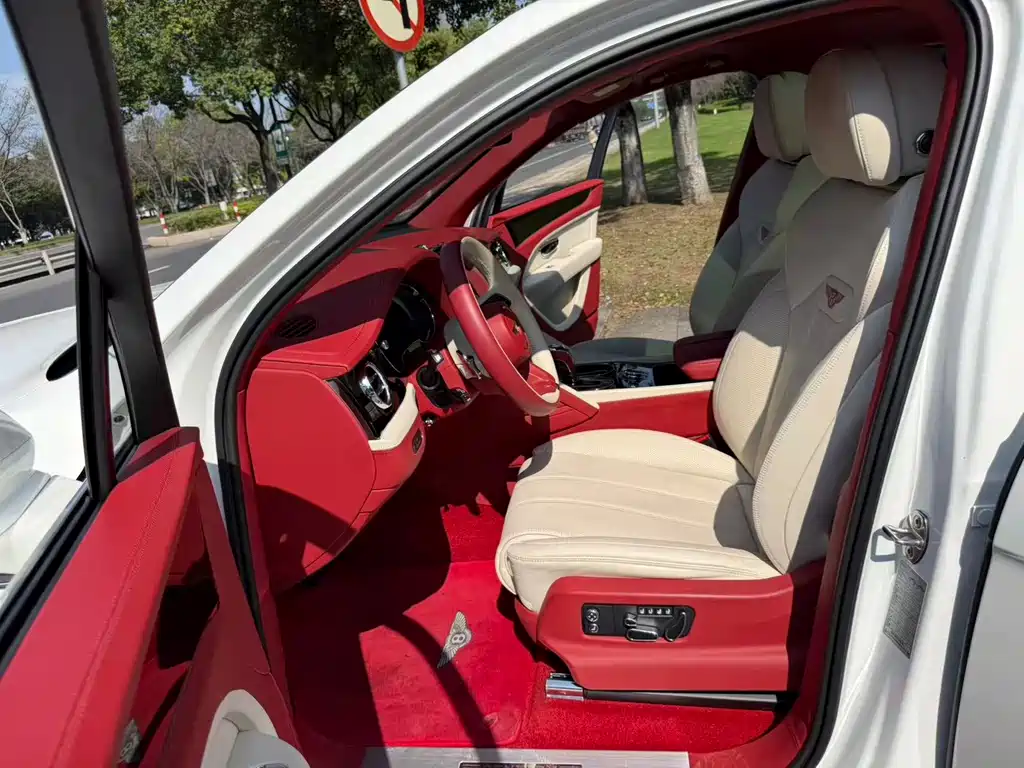 Bentley Bentayga — миниатюра 6