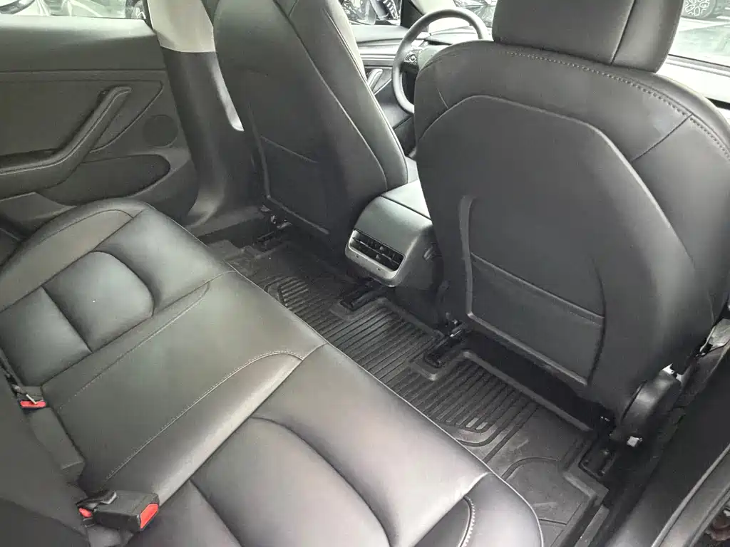 Tesla Model 3 — миниатюра 8