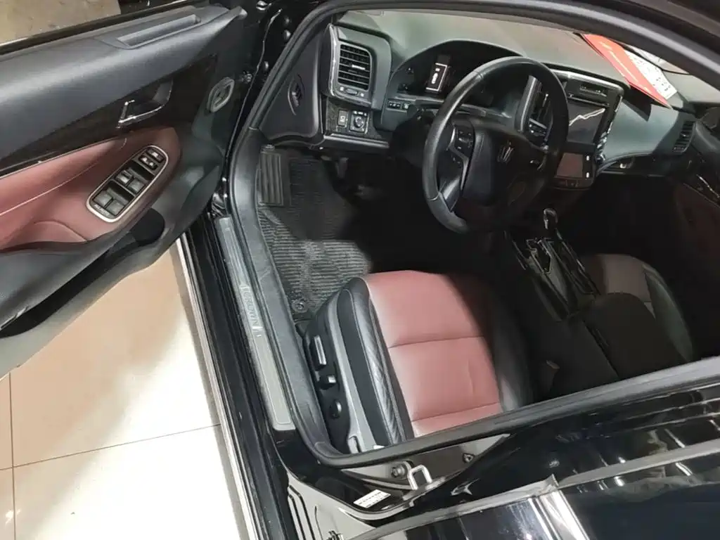 Toyota Crown — миниатюра 16