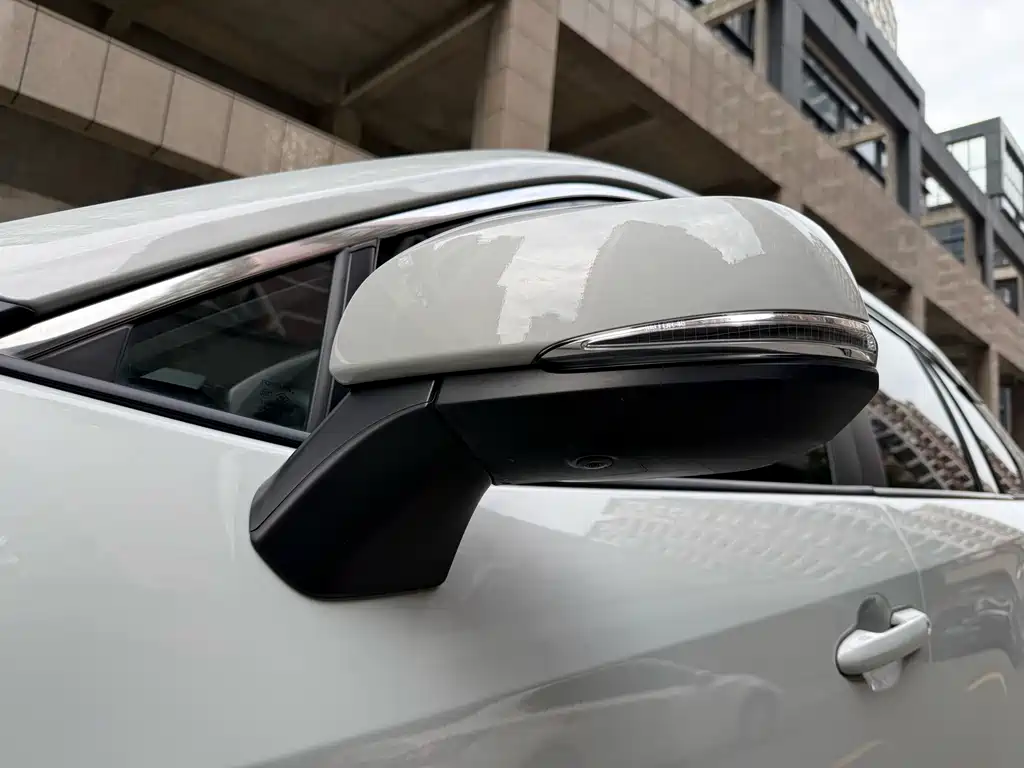 Toyota RAV4 — миниатюра 4